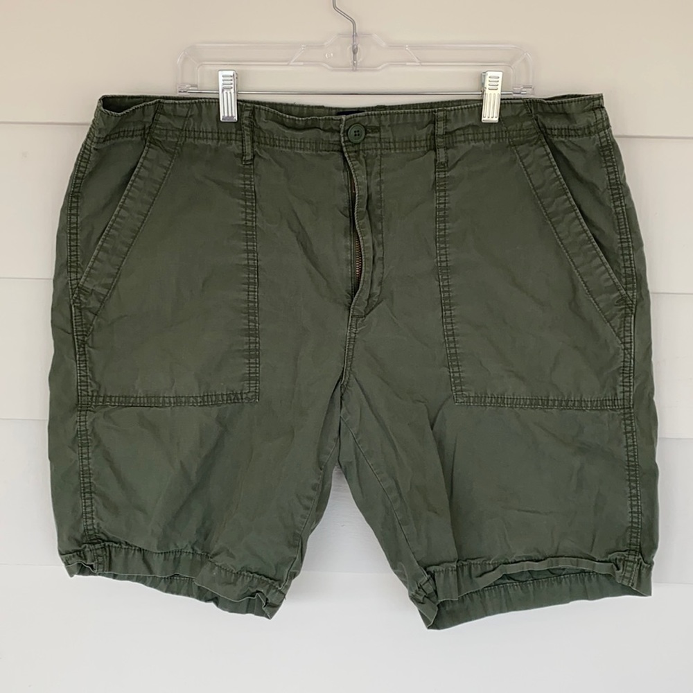 GAP Men's Flat Front Shorts - Olive Green